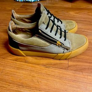 Giuseppe Zanotti Shark 5.0 low Tan Suede and Black